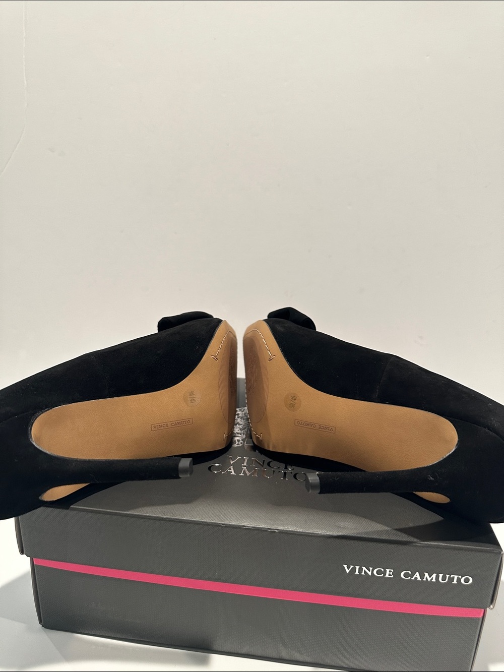 New in Box Vince CAMUTO Black Suede 3” Heels Pumps w/Bow and Goldtone Hardware. - Picture 7 of 8